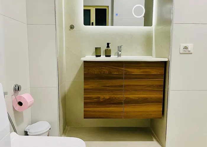 Adora Center 公寓 *